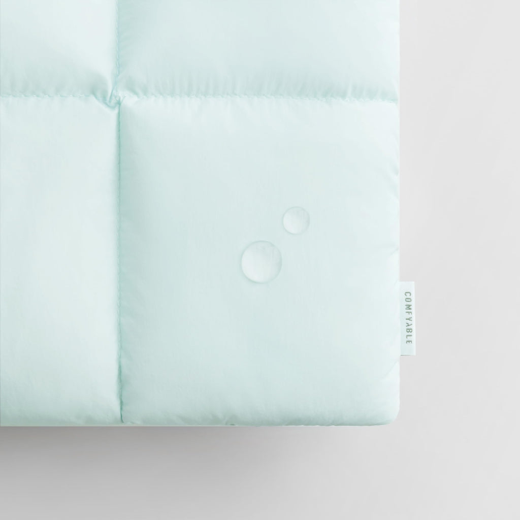 Lightweight Puffy Quilted Magnetic Laptop Sleeve